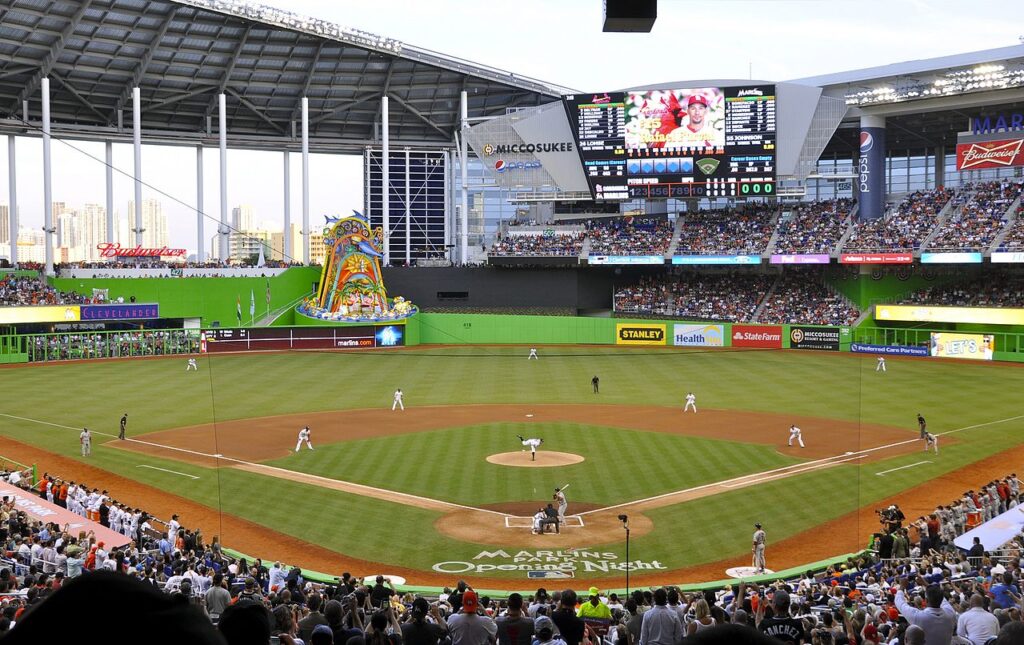 marlins-park-baseball-in-stadiums